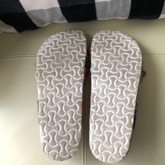 Floral print sandals 🌸🌻🌹 - Picture 5 of 5